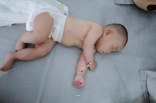 范县几个月宝宝会抬头